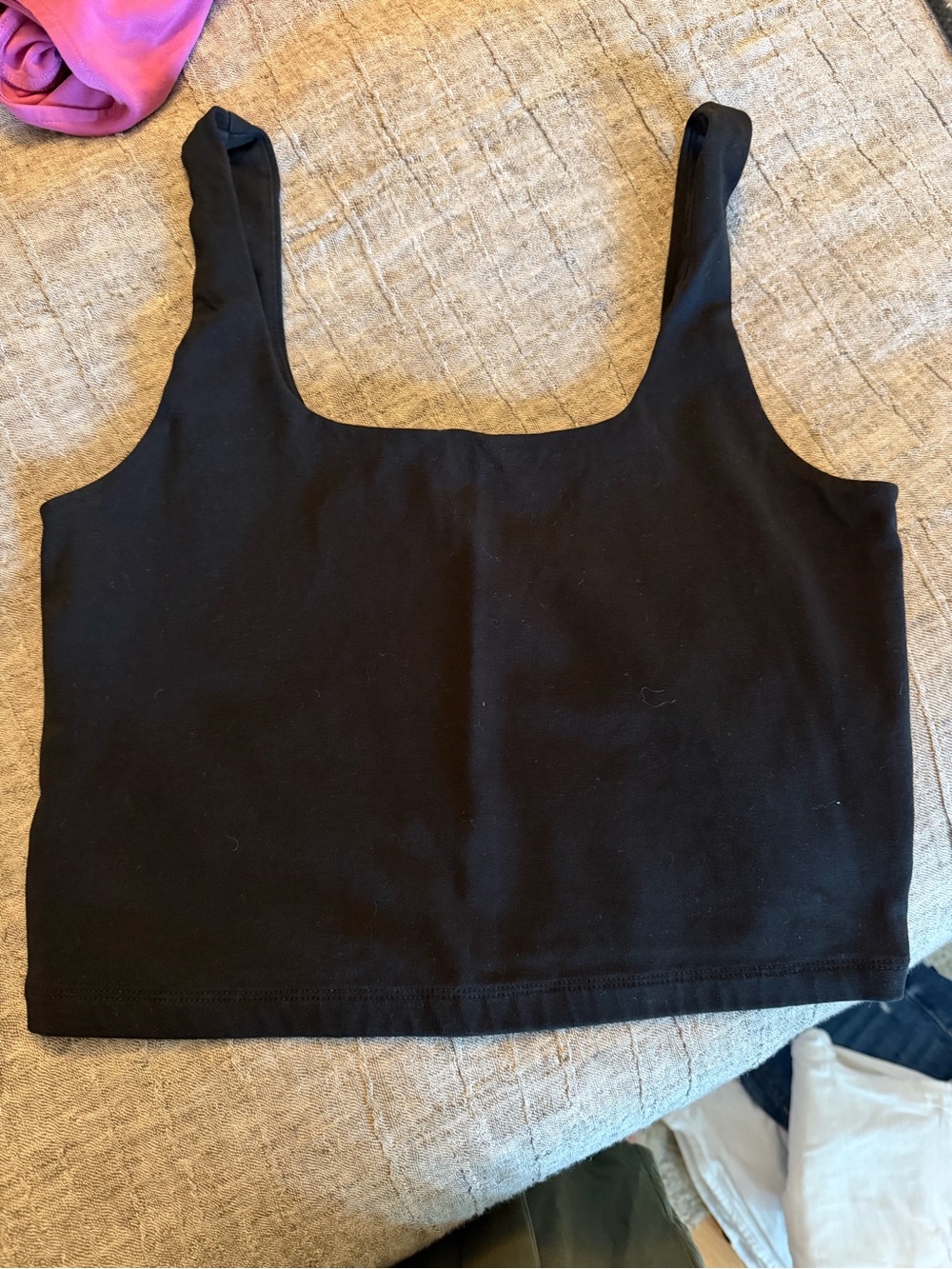 GAP - Black Tank Crop Top